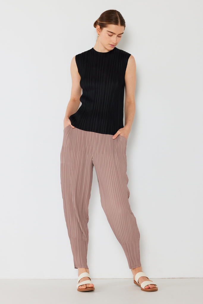 Pleated relaxed-fit slight drop crotch pants - Style#P04JG